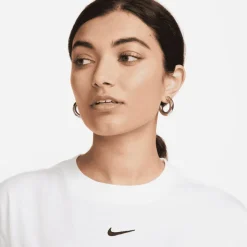 Nike - Women's Sportswear T-Shirt - T-Shirt